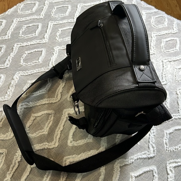 Nikon Digital SLR DSLR Black Padded Shoulder Camera Case Bag. B17 - Picture 3 of 5